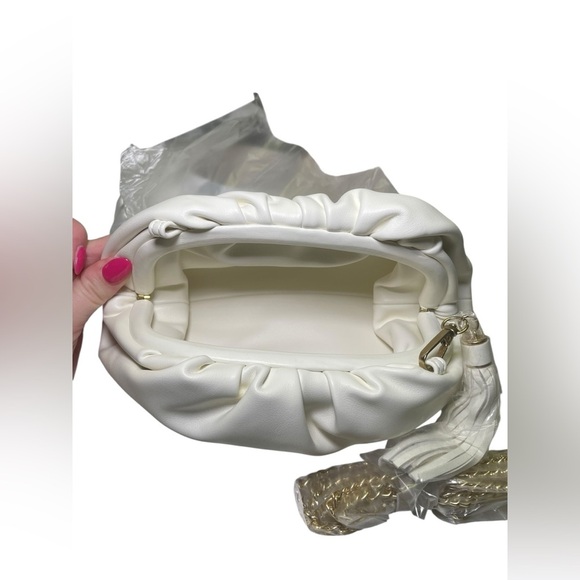 Understated Leather White Vegan Clutch Bag NWT Gold Chain Tassel Detail - Picture 4 of 6